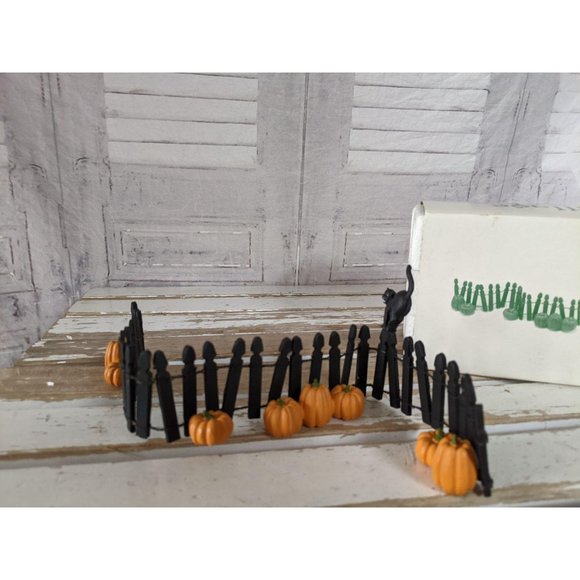 Dept 56 52702 Halloween fence pumpkin cat accessor
